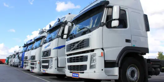 Multiple trucks lined up using a fleet vehicle tracking solution