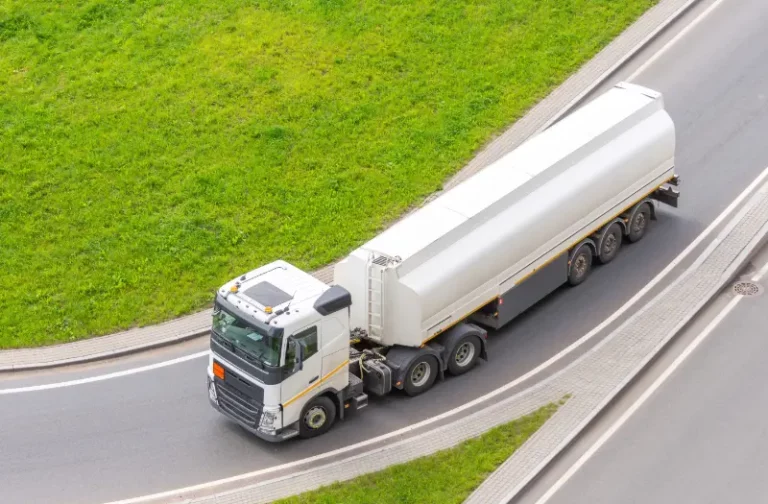 Trailer on the road being tracked by an industrial trailer tracking solution