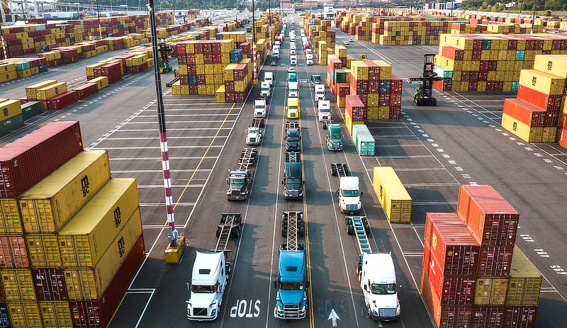 Fleet vehicle and containers that use partner massive IoT solutions